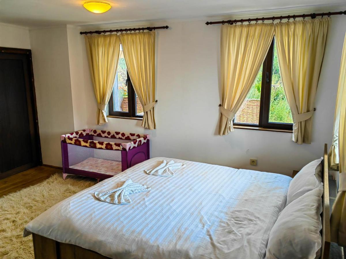 Rimovata Kashta Guest House Lesjten Exteriör bild